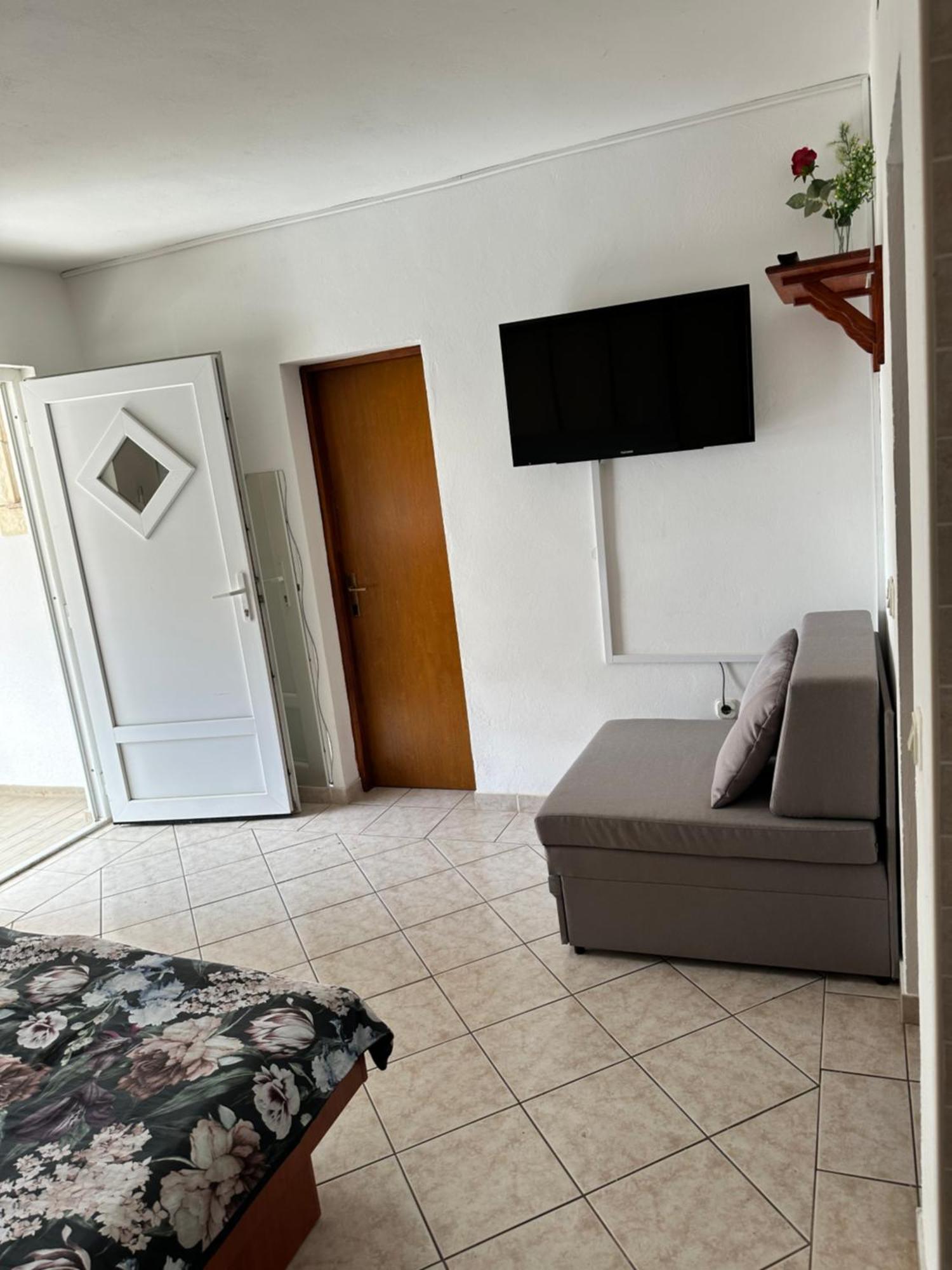 Apartments Kristina Vir Ngoại thất bức ảnh