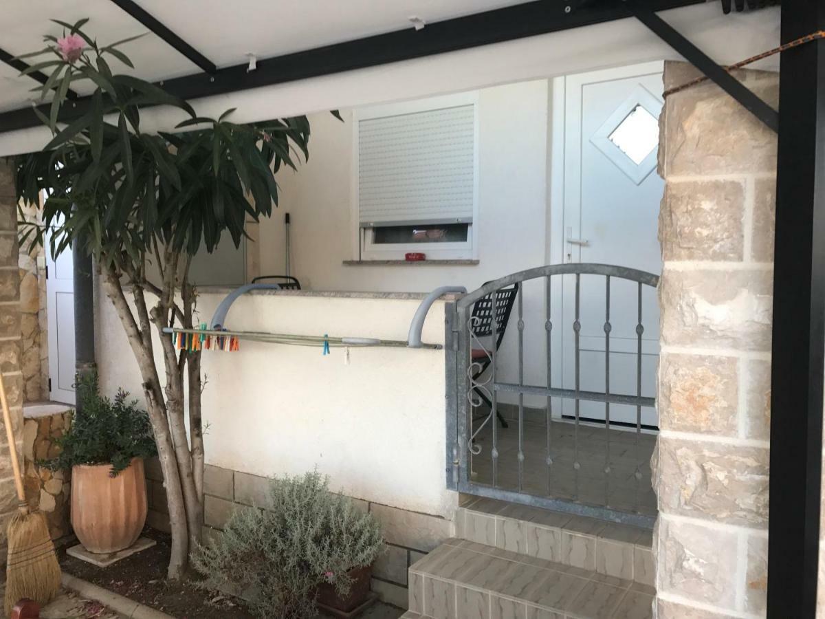 Apartments Kristina Vir Ngoại thất bức ảnh